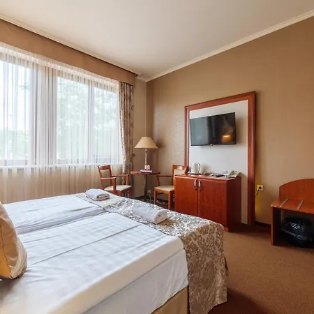 Aventinus Hotel Nyíregyháza Extérieur photo